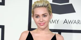 Terobsesi, Pria Ini Bikin 29 Tato Miley Cyrus di Tubuhnya!