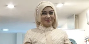 Terry Putri Tampil Cantik Berhijab Bawakan Acara di Bulan Ramadan