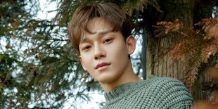 Tersebar Foto Terbaru Chen EXO Wajib Militer, Fans Senang Lihat Rambut Botak dan Senyumnya