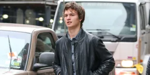 Tertangkap Cium Mesra Mantan, Ansel Elgort Balikan?