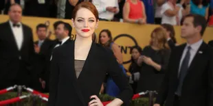 Tertangkap Kamera! Emma Stone Ketahuan 'Kencani' Pria Misterius