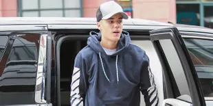 Tertangkap Kamera! Justin Bieber Ketahuan Mesra Bareng Cewek