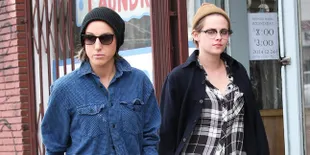 Tertangkap Kamera! Kristen Stewart Mesra Dengan Wanita