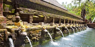 Tertarik Mandi Air Suci di Tirta Empul Tampaksiring?
