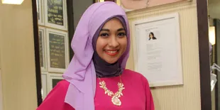 Terungkap! Suami Poppy Bunga Jadi Seorang Sopir Taksi Uber