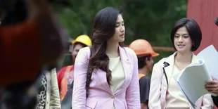 Tetap Bisa Tampil Kece Saat Syuting 'BUKU HARIAN SEORANG ISTRI', Ochi Rosdiana Tempelkan Lakban di High Heels-nya