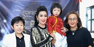 Tetap Cantik di Usia 40 Tahun, Ini Rahasia &#38; Tips Fitri Handayani