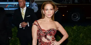 Tetap Cantik di Usia 46 Tahun, Ini Tips Diet Ala Jennifer Lopez
