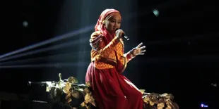 Tetap Cantik, Fatin Pakai Baju Aladin