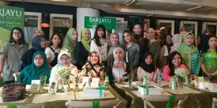 Tetap Cantik Natural dan Tak Berhenti Berkarya Saat Ramadhan Tiba