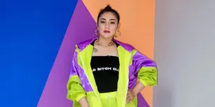 Tetap Produktif dan Kerja Keras di Tengah Pandemi, Celine Evangelista Sampai Ketiduran di Kursi