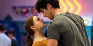 THE KISSING BOOTH 2: Noah dan Elle LDR, Apakah Mereka Berhasil?