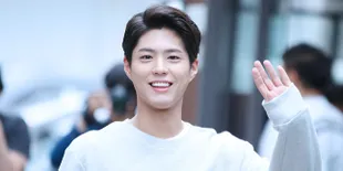 Tiba di Jakarta, Park Bo Gum Hunting Sate Pinggir Jalan & Durian