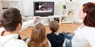 Tidak Hanya TV Kabel, First Media Tawarkan Tiga Layanan Sekaligus