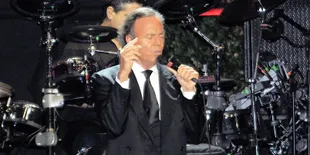 Tiket Konser Julio Iglesias Telah Terjual 90 Persen