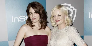 Tina Fey - Amy Poehler Depak Ricky Gervais Dari Panggung Gloden Globe
