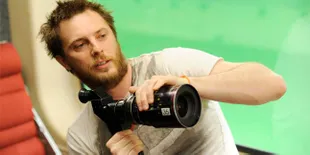 Tinggalkan Biopik Ian Fleming, Duncan Jones Besut 'WARCRAFT'