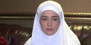 Tinggalkan Safeea Untuk Umrah, Tangis Mulan Jameela Pecah