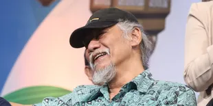 Tio Pakusadewo Tetap Syuting Meski Pakai Kursi Roda, Sebut Ini Hanya Sementara