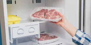 Tips Agar Daging Tidak Cepat Rusak dan Bebas Bau di Kulkas