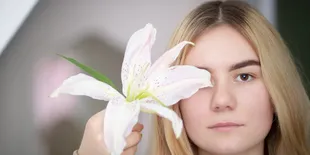 Tips dan Trik Menata Gaya Rambut Belah Tengah agar Tetap Stylish