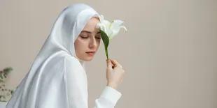 Tips Memadukan Baju Putih Hijab yang Stylish untuk Lebaran