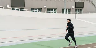 Tips Memilih Outfit Jogging Pria Kurus Agar Terlihat Lebih Berisi dan Proporsional