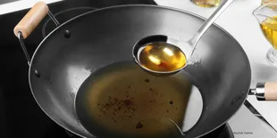 Tips Mudah Membersihkan Minyak Goreng Bekas, Tak Perlu Buang-buang