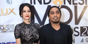 Tonton Sting, Glenn Fredly Peluk Mesra Aura Kasih Dari Belakang