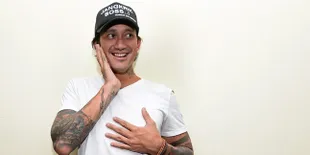 Tora Sudiro: Unik, Aming Feminin Istrinya Tomboi Kelas Berat