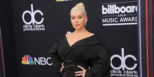 Transformasi Gaya Christina Aguilera di 3 Versi MV 'Reflection' OST Mulan, Lintas Dekade Tapi Tetap Powerful!