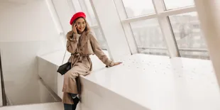 Tren Fashion Korea Terbaru 2021, Dari Crossbody Bag Sampai Sandal Lilac