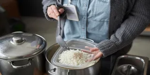 Trik Memasak Nasi Gurih dan Tanpa Kerak yang Bisa Kamu Coba di Rumah