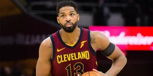 Tristan Thompson Keluar Dari Klinik 12 Jam Usai Khloe Kardashian Melahirkan