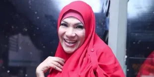 Tubuhnya Makin Kurus, Begini Potret Kondisi Terbaru Dorce Gamalama - Duduk di Kursi Roda Saat Dijenguk Sule