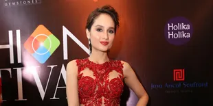 Tukang Kopi di LA Anggap Cinta Laura Mirip Ariana Grande