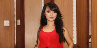 Tunangan Zaskia Shinta Masih Punya Hubungan Dengan Wanita Lain?