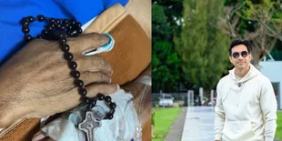 Tunda Aktivitas, Darius Sinathrya Fokus Temani Ayah yang Sakit
