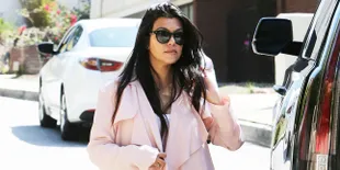 Turun 16 Kg Usai Melahirkan, Ini Rahasia Kourtney Kardashian