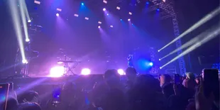 Tutup Konser Hari Kedua dengan Lagu 2 Soon, Keshi Sukses Bikin Penonton Ketagihan