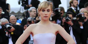 Ubah Warna Rambut, Suki Waterhouse Makin Cantik Atau...