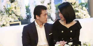 Ucapan Lengkap Reino Barack Saat Melamar Syahrini, Penuh Haru!