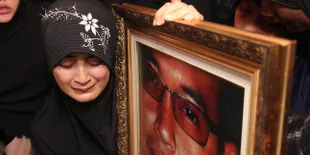 Uje Difilmkan, Pipik: Saya Menyerah!