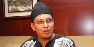 Uje Minta Dimakamkan Dekat Ayahnya