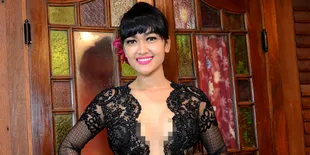 Ukuran Bra 36D, Julia Perez: Mau Bukti? Pegang Nih!