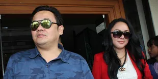 Ulang Tahun, Farhat Abbas Hadiahkan Kue Spesial Untuk Regina