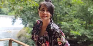 Ulang Tahun Ke-44, Tessa Kaunang Unggah Foto Hot Berbikini di Pantai