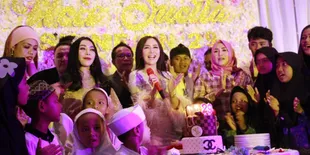 Ultah Ke-29, Ucie Sucita Gelar Perayaan Mewah Bersama Anak Yatim Piatu