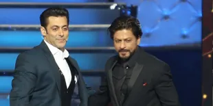 Ultah ke-50, SRK Dapat Kado Spesial Dari Salman Khan