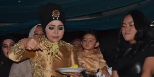Ultah, Musdalifah Dapat Kado Kejutan Dari Anak-Anak